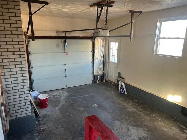 Building Photo - 4 Meadowview Ln