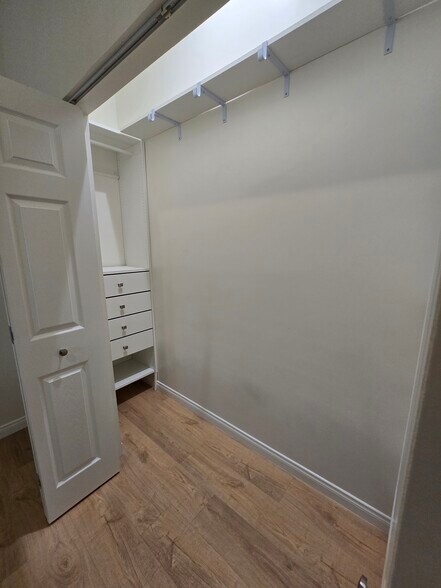Building Photo - 4386 Marlborough Ave