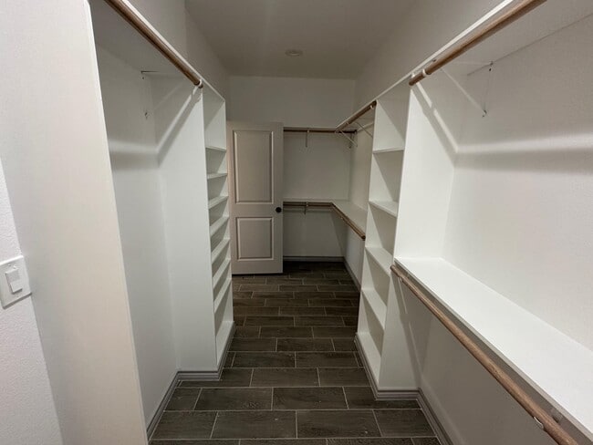 Building Photo - 609 Enchanted Way