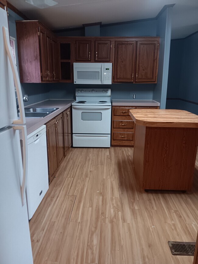 Building Photo - 430 Lytle Cove Rd