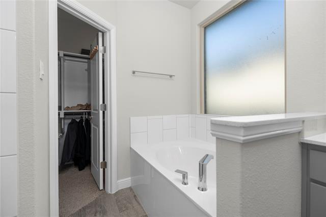 Building Photo - 16032 Farringdon St