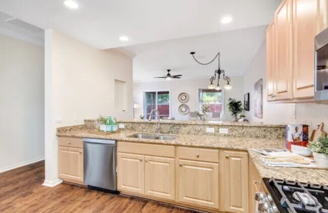Building Photo - 3/2.5 Mediterranean Style Townhome