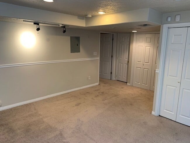 Building Photo - Beautiful Townhome in Amazing Location!