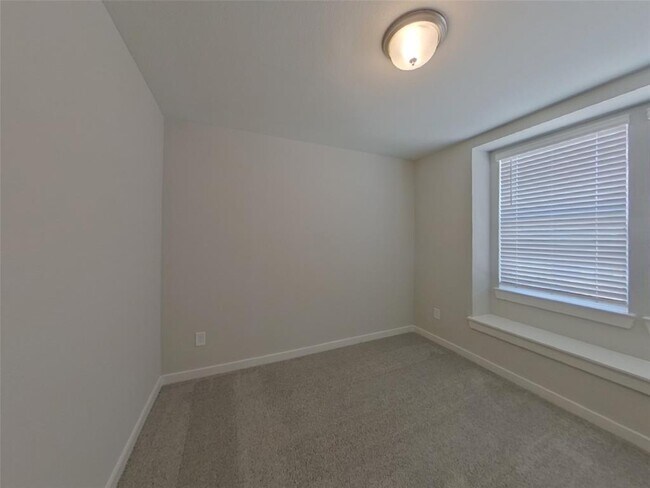 Building Photo - 9835 Willow Creek Commerce Dr