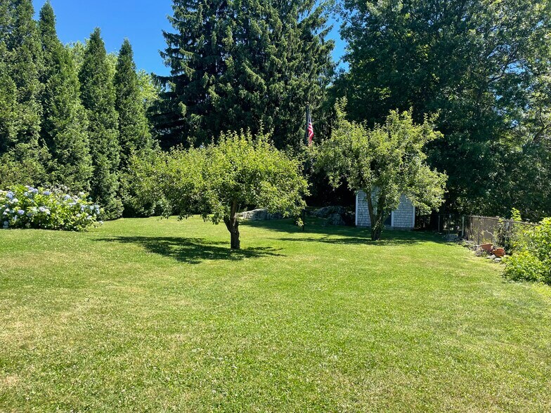 Fenced In Yard - 13 Middle St
