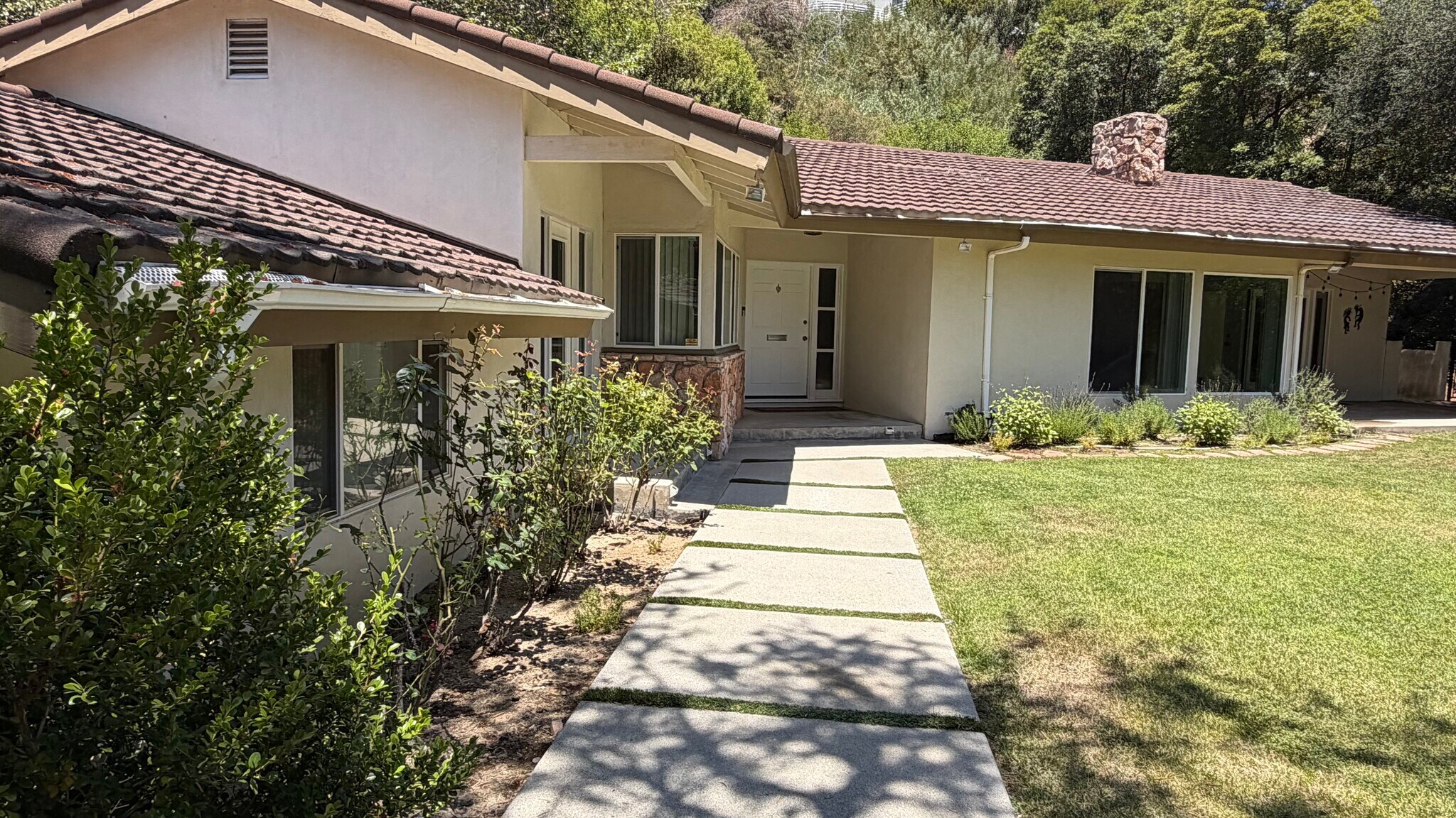 Building Photo - 1385 Greenmont Dr