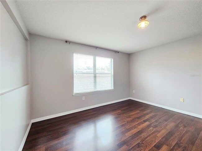 Building Photo - 11867 Verrazano Dr