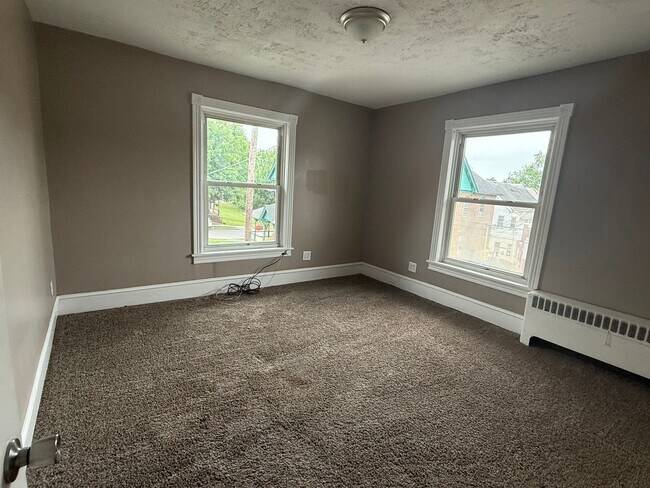 Building Photo - Charming 4-Bedroom Single-Family Home | Section?8 Eligible