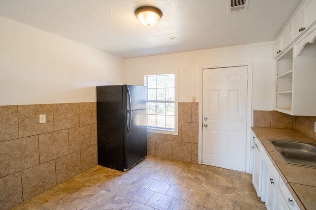 Building Photo - Charming 3-Bed Home in Lubbock 1/2 off first months rent