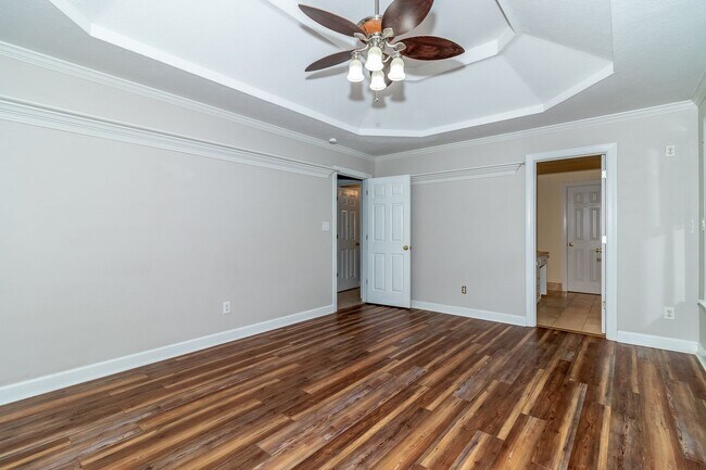 Building Photo - Beautiful 3 bedroom, in-law plan, Family Home in Martinez!  Walk to school!