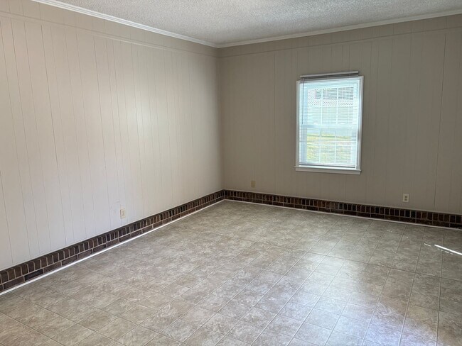 Building Photo - 304 Leland Dr