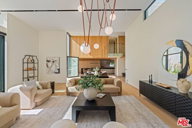 Building Photo - 2501 Banyan Dr