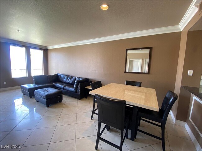 Building Photo - 210 E Flamingo Rd