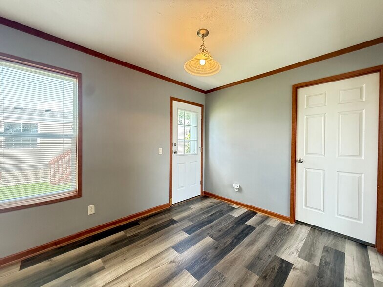 Building Photo - 2018 Mockingbird Pl NW