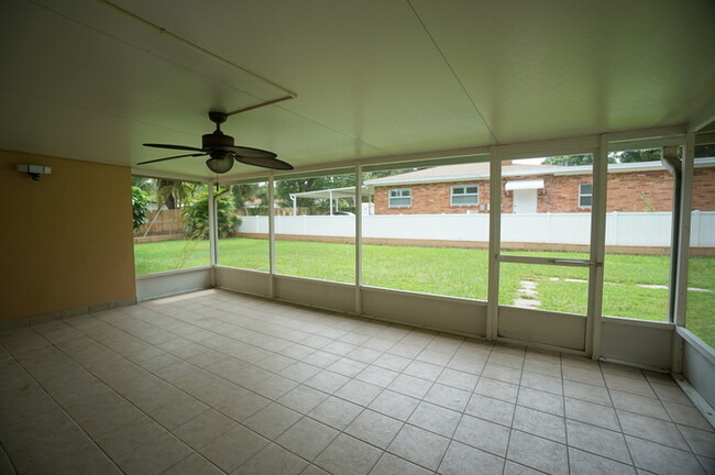 Building Photo - West Tampa Updated 3 Bed/ 2 Bath Home