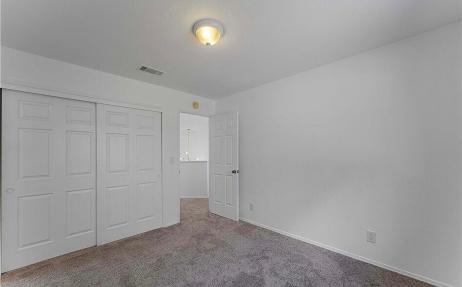 Building Photo - 44857 Landau Ave