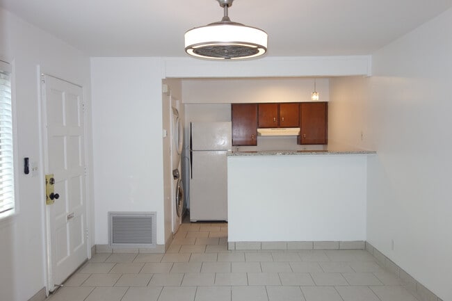 Building Photo - 3453 E 35th St