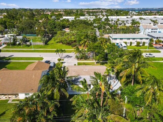 Building Photo - 702 NE 10th Ave