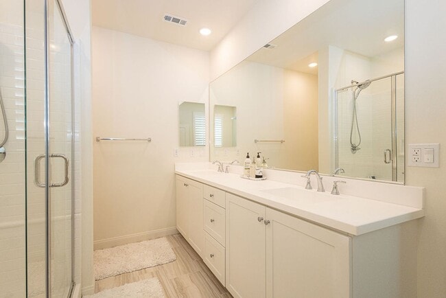 Building Photo - Bright and Airy Split-Level Townhouse in W...