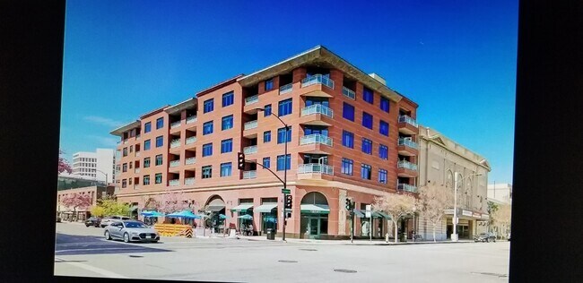 Primary Photo - 125 N Raymond Ave