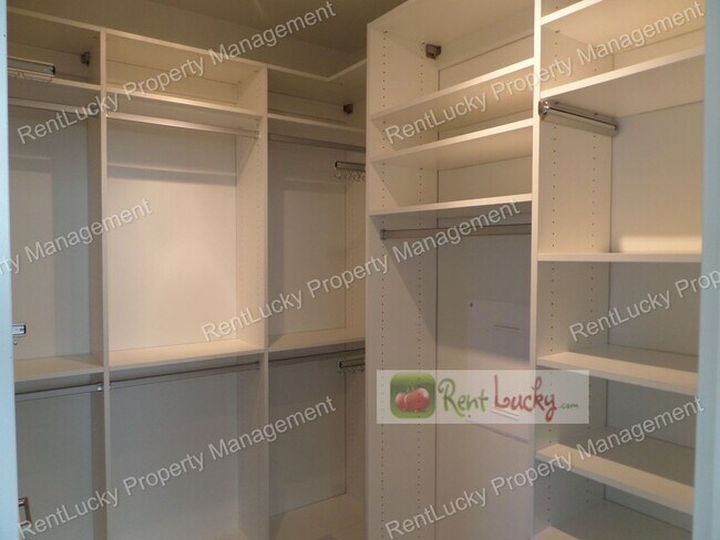 Building Photo - Spectacular VIEW 2 Bedroom+Den Townhome, Zoned For Residential & Commercial Use! Live and Work in...