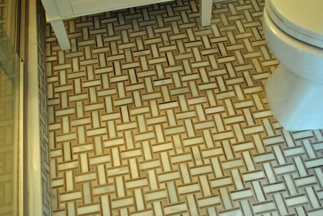 Building Photo - Georgetown near GT Medstar Hospital, Chic Rowhouse 5br/3Ba w/Yard, Deck, Parking