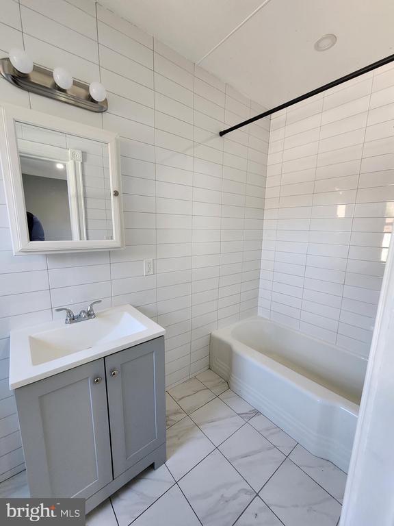 Building Photo - 1072 Parkway Ave