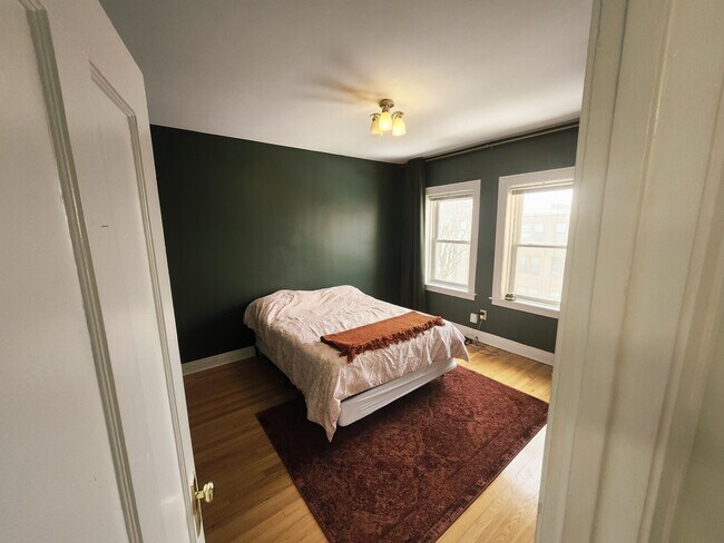 Building Photo - 6724 S Paxton Ave