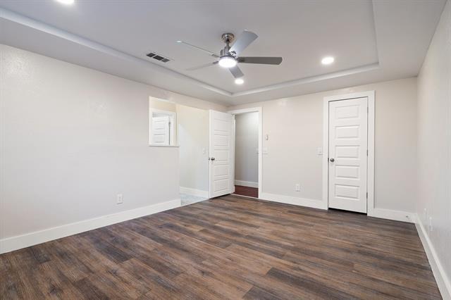 Building Photo - 403 Valentine Ln