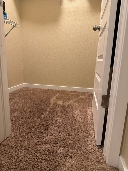 Building Photo - 1290 Antrim Loop