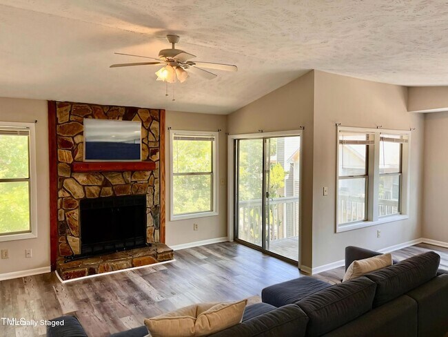 Primary Photo - 1006 Wood Creek Dr