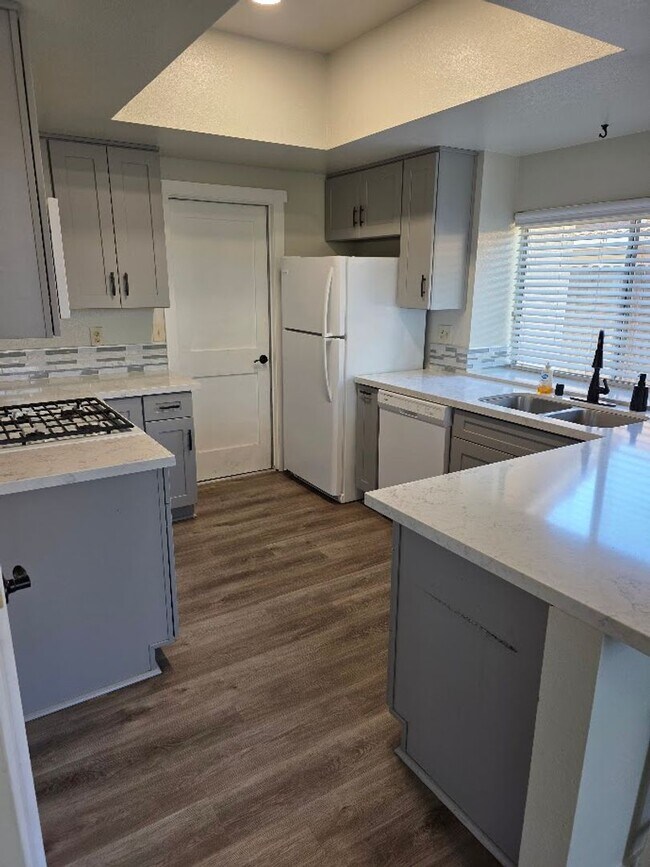 Building Photo - Temecula 3 Bedroom Home with Large Yard!