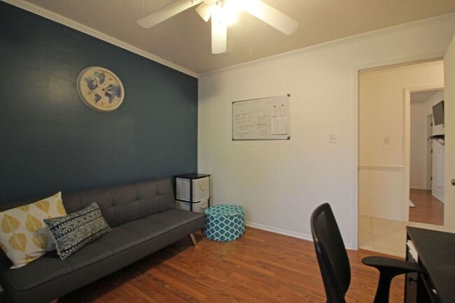 Building Photo - 303 Dobbs Dr SE