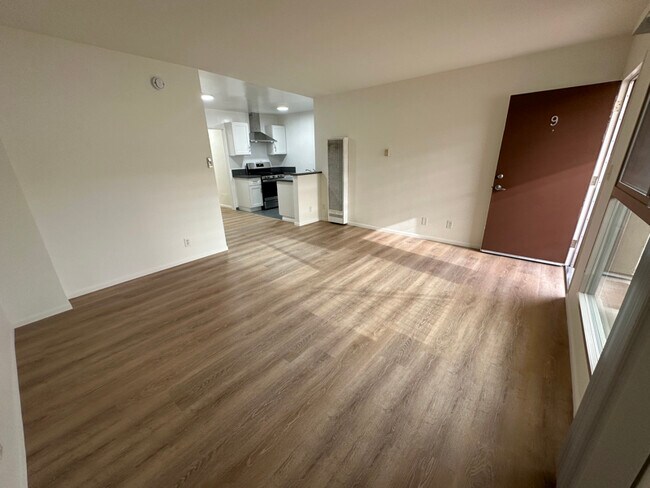 Building Photo - 1262 Granville Ave