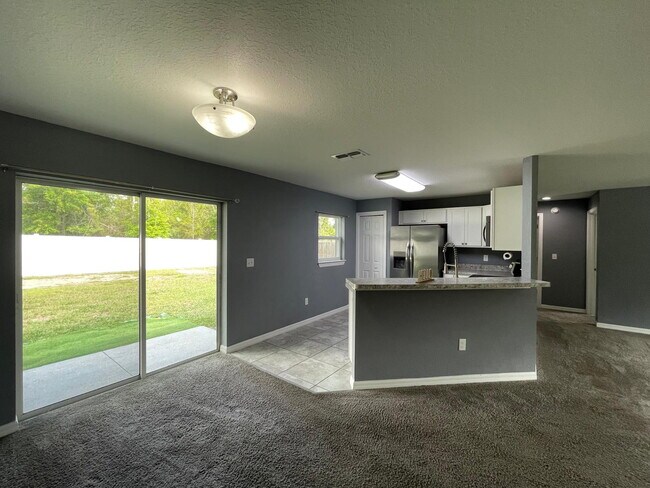 Building Photo - **Beautiful 3 Bd 2 Bath!! AVAILABLE AFTER JUNE 15TH**