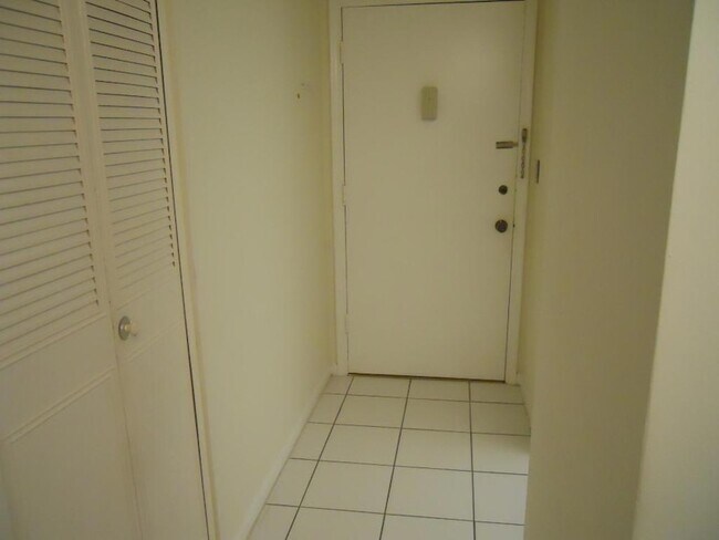 Building Photo - 250 NE 20th St