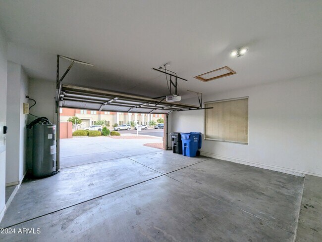 Building Photo - 1530 E Branham Ln