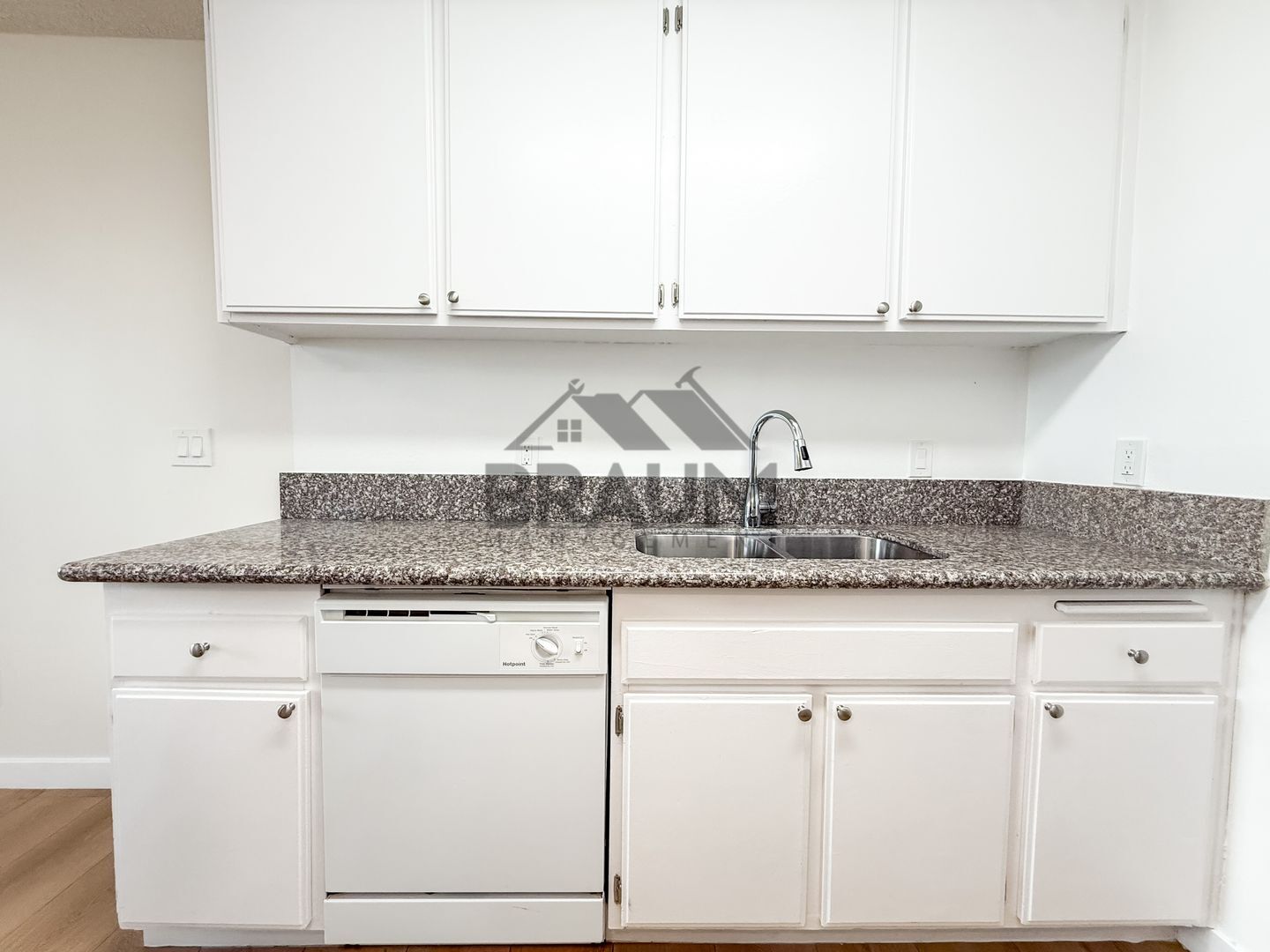 Building Photo - 6612 Sylmar Ave