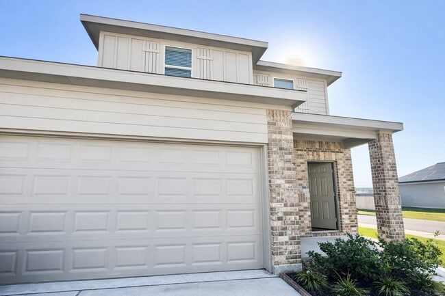 Building Photo - 1739 Royal Rim Dr
