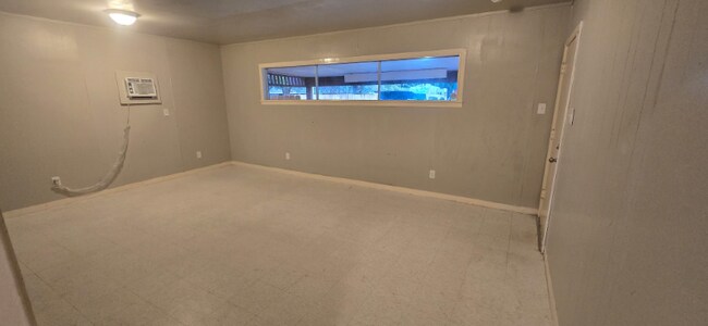 Building Photo - 637 Pennington Dr