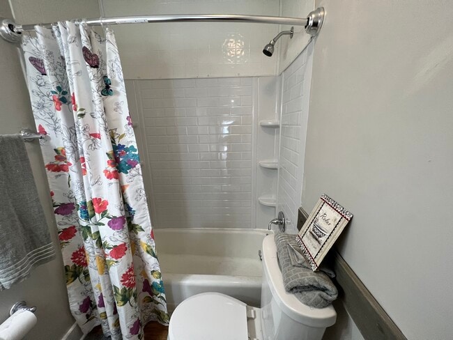 Building Photo - 130 Reid St