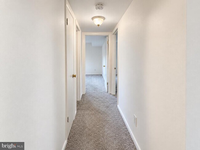 Building Photo - 10622 Provincial Dr