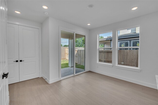 Building Photo - 4320 Avron Dr