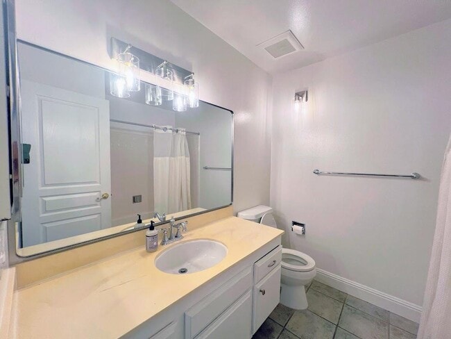 Building Photo - 150 Flying Mist Isle