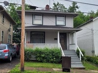 Building Photo - 668 Hull St