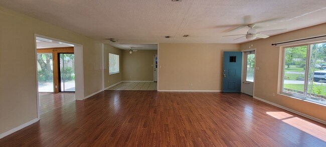 Building Photo - 4/2 (Madison Park) Nice home in quiet neighborhood