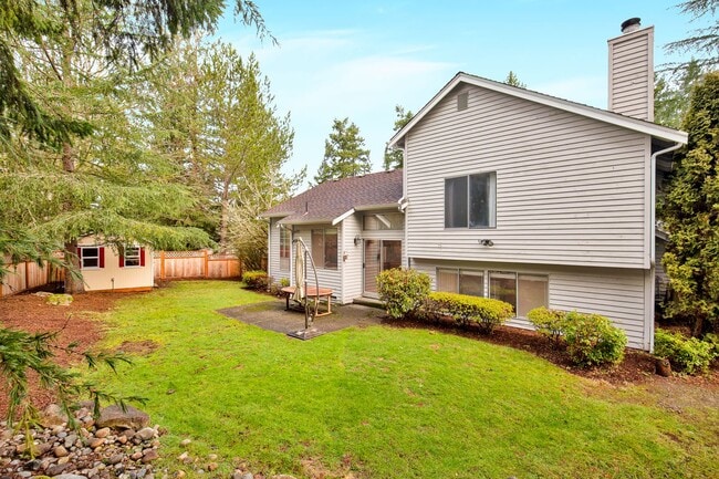 Building Photo - 4 Bedroom Traditional Sammamish Home