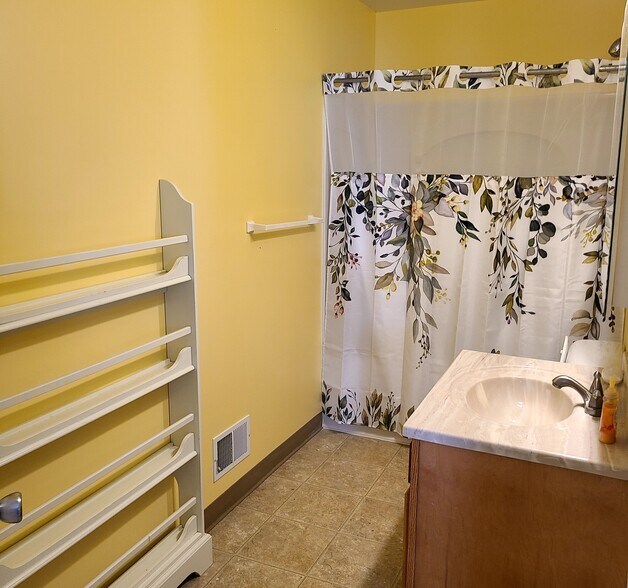 Bathroom with plenty of storage - 715 N McBride St