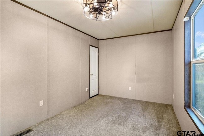 Building Photo - 409 Willow Dr