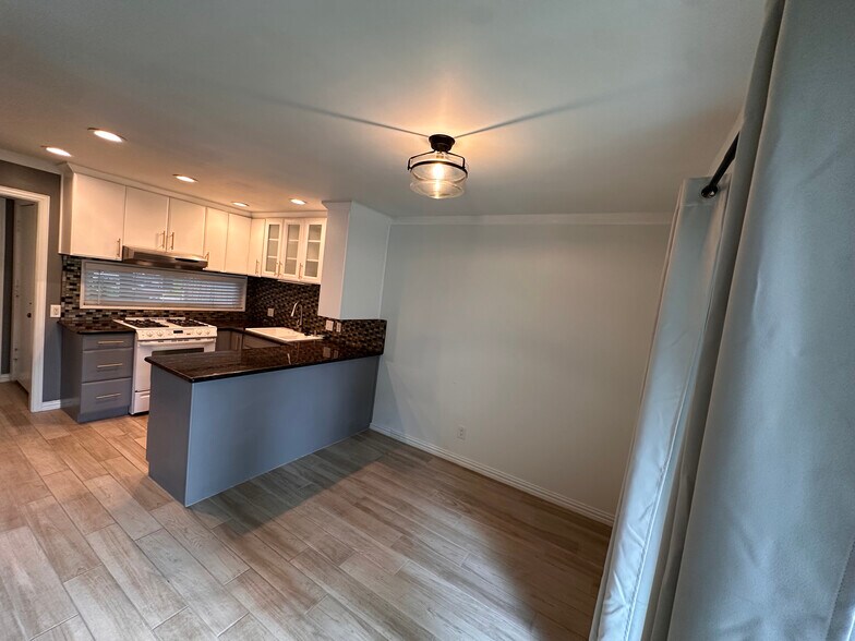 Building Photo - 8211 Katy Fwy